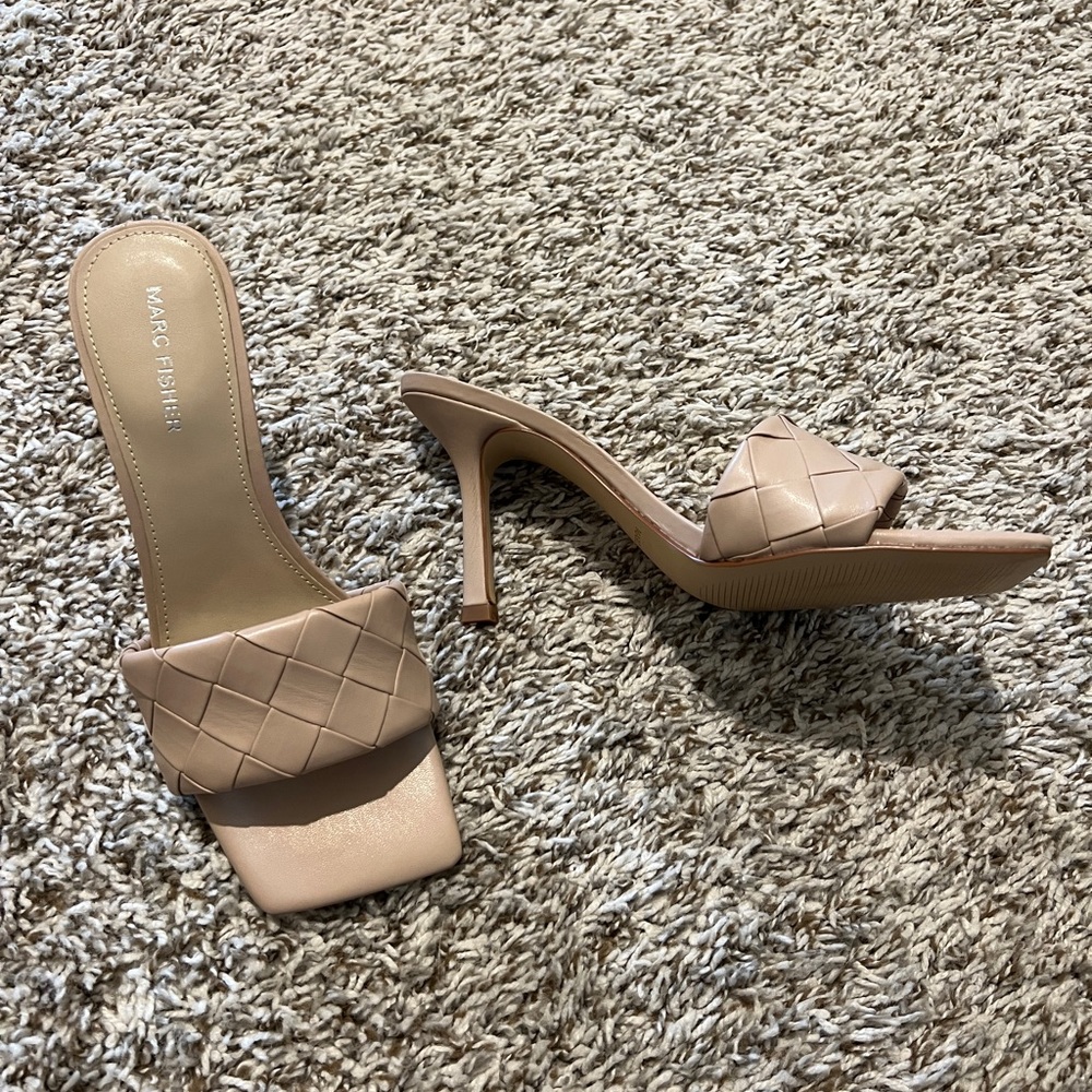 Marc Fisher tan heels